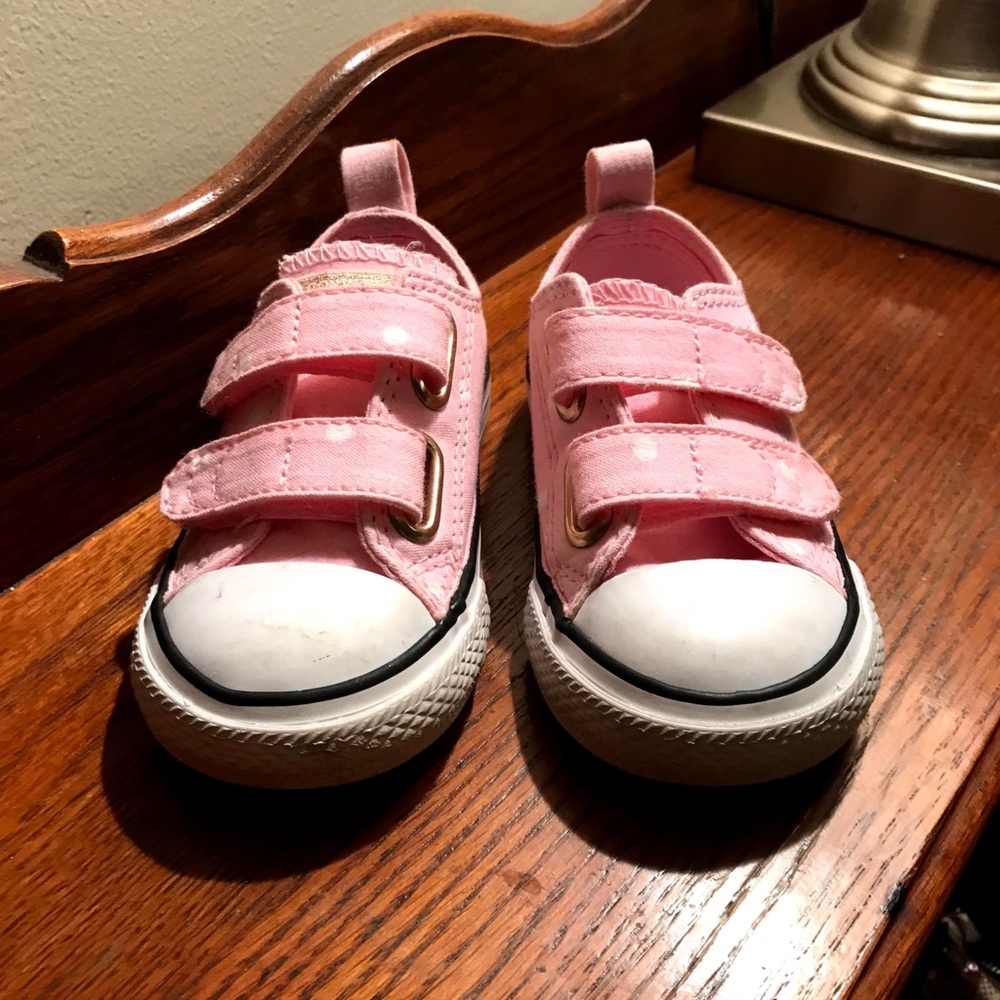 Toddler girls pink polka dot Converse size 5c